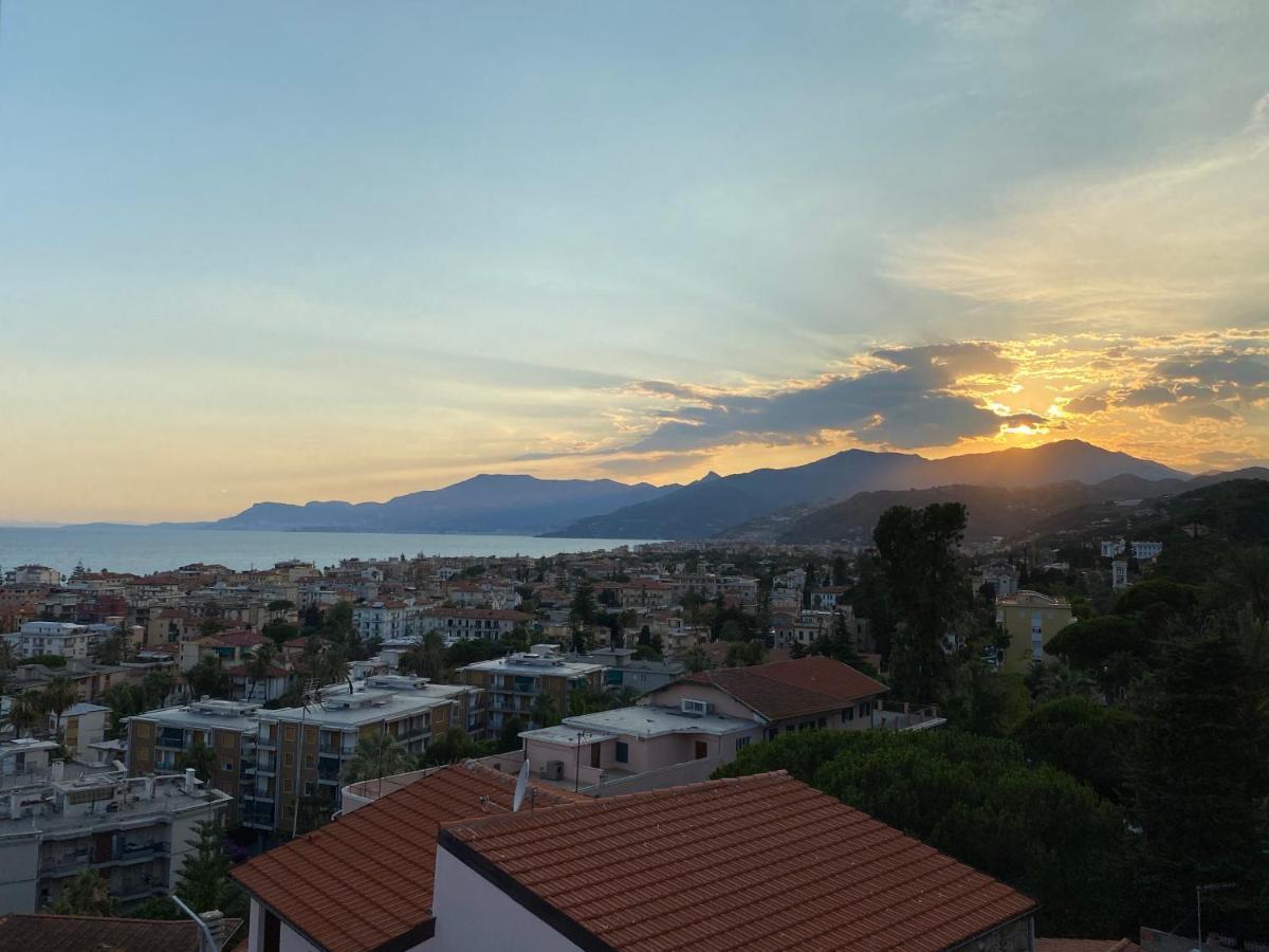 Casa Petra - Appartamento Vista Mare Citta Vecchia Bordighera Dış mekan fotoğraf